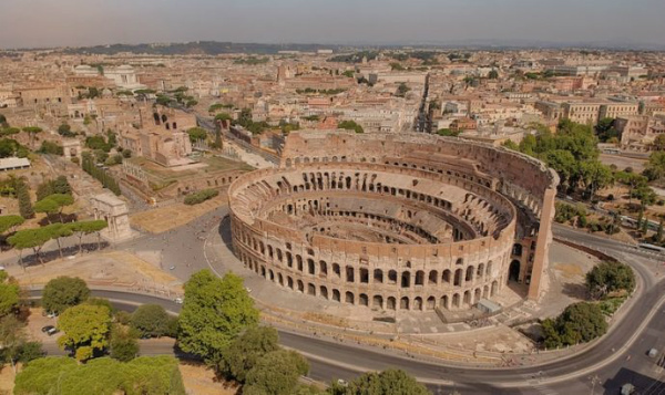 1-2-Foto_aerea_del_Colosseo-690x410.jpg