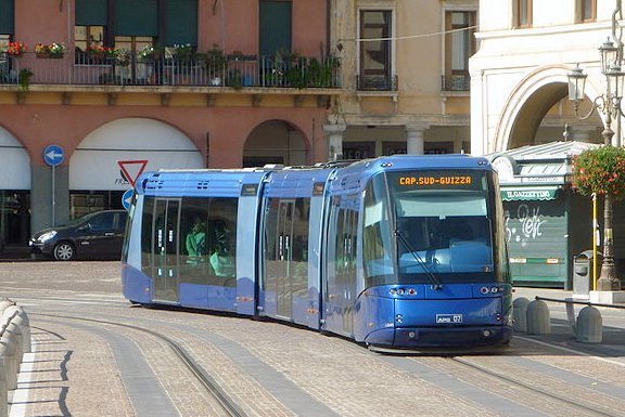 1-5-Padova_tram_translohr.jfif