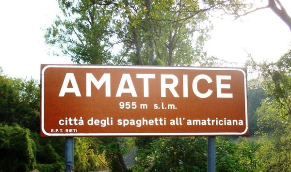 1-Cartello_ingresso_citta_di_amatrice.jpg