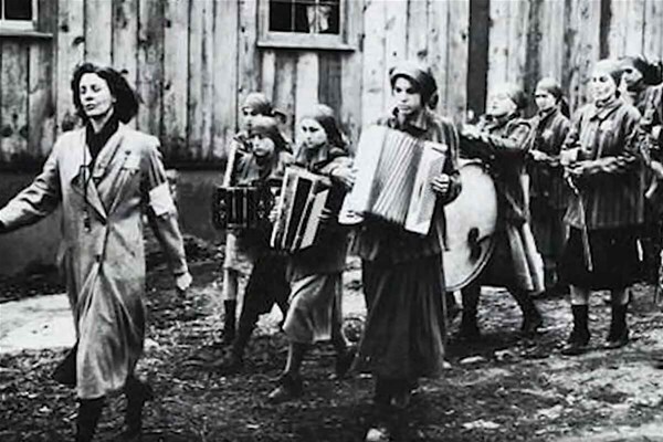 10-orchestra-femminile-di-Auschwitz_GF.jpg