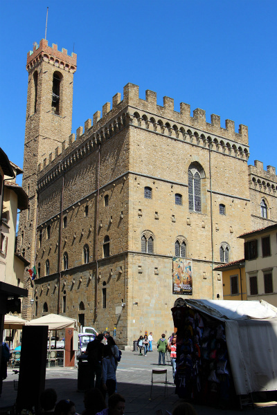 11-Palazzo_del_bargello_visto_da_piazza_san_firenze.jpg