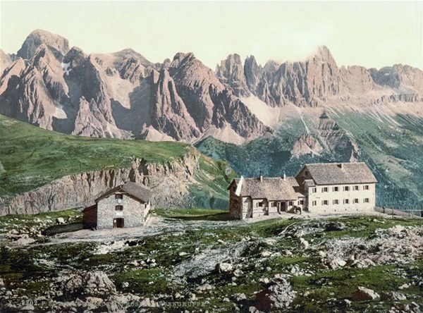 12-1-Il rifugio Schlernhaus e il monte del Catinaccio-21_GF.jpg