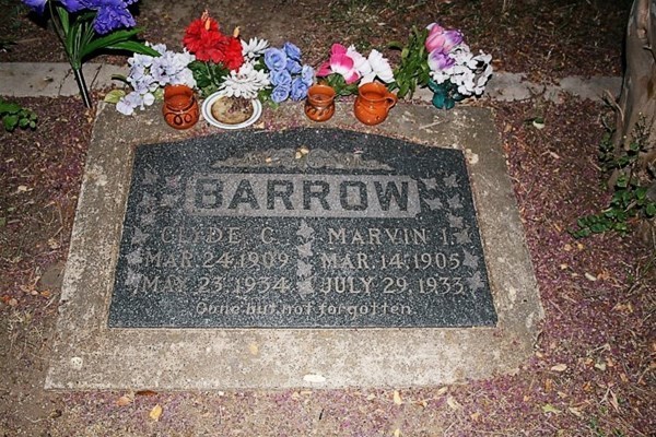 14-Clyde_barrow_grave_GF.jpg