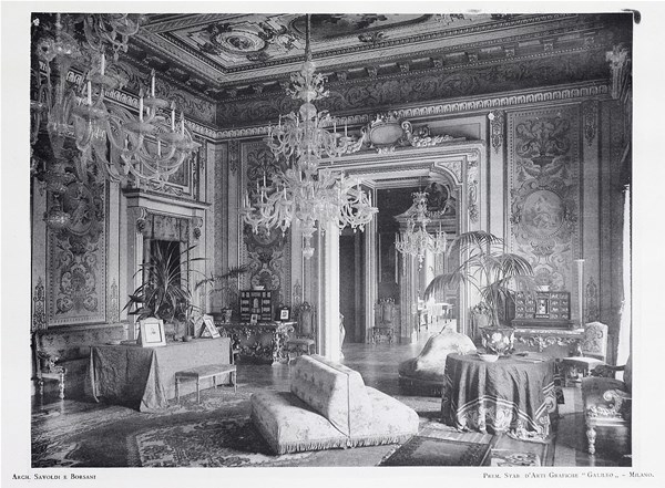 15-Villa_Erba,_Cernobbio_-_veduta_dell'Atrio_e_dello_Scalone_(1904)_GF.jpg