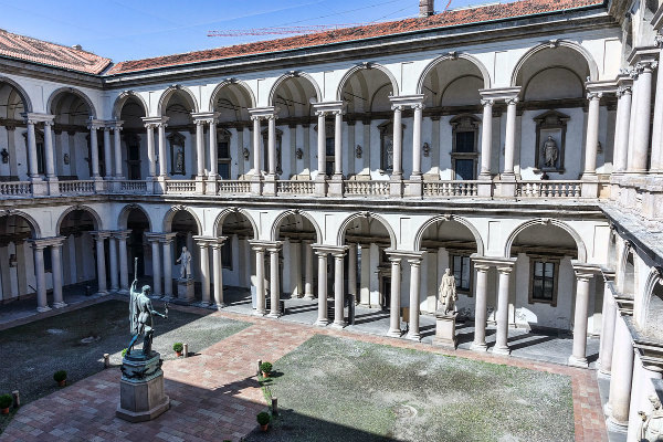 17-Milan_-_Pinacothèque_de_Brera_-_Cour_intérieure.jpg