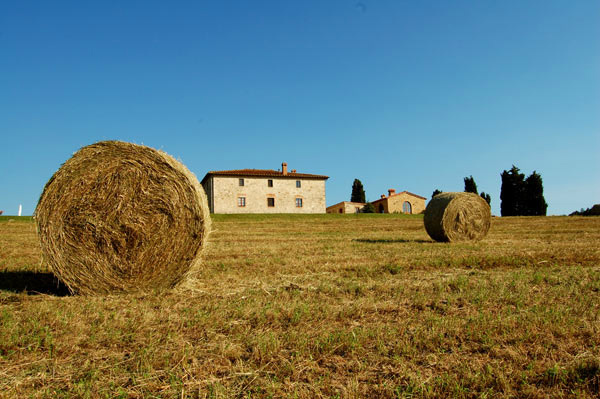 19-haystacks-in-tuscany.jpg