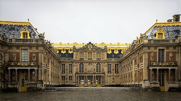 2-2-Royal-Palace-of-Versailles-exterior-1.jpg
