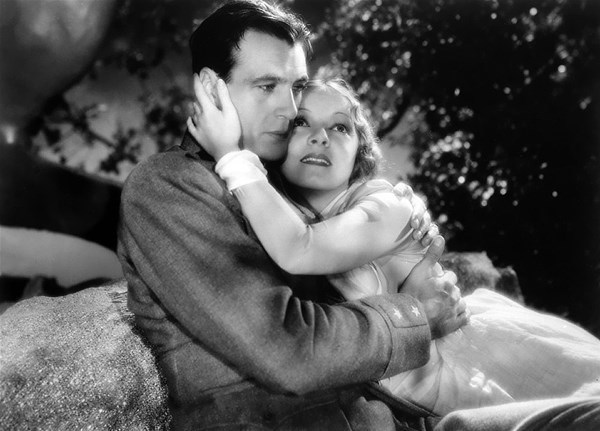 24-Gary_Cooper-Helen_Hayes_in_A_Farewell_to_Arms_GF.jpg