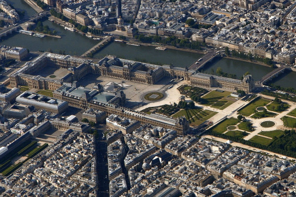 3-4-Louvre_Paris_from_top_edit_cropped.jpg