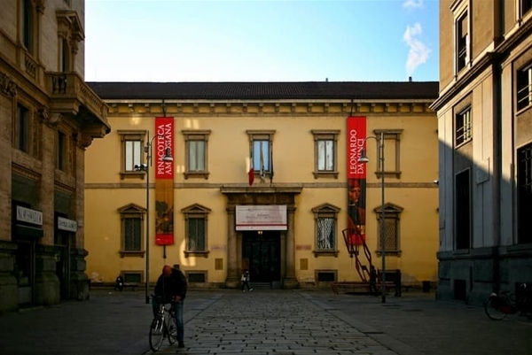4-1-Biblioteca-Pinacoteca-Accademia-Ambrosiana-1_GF.jpg